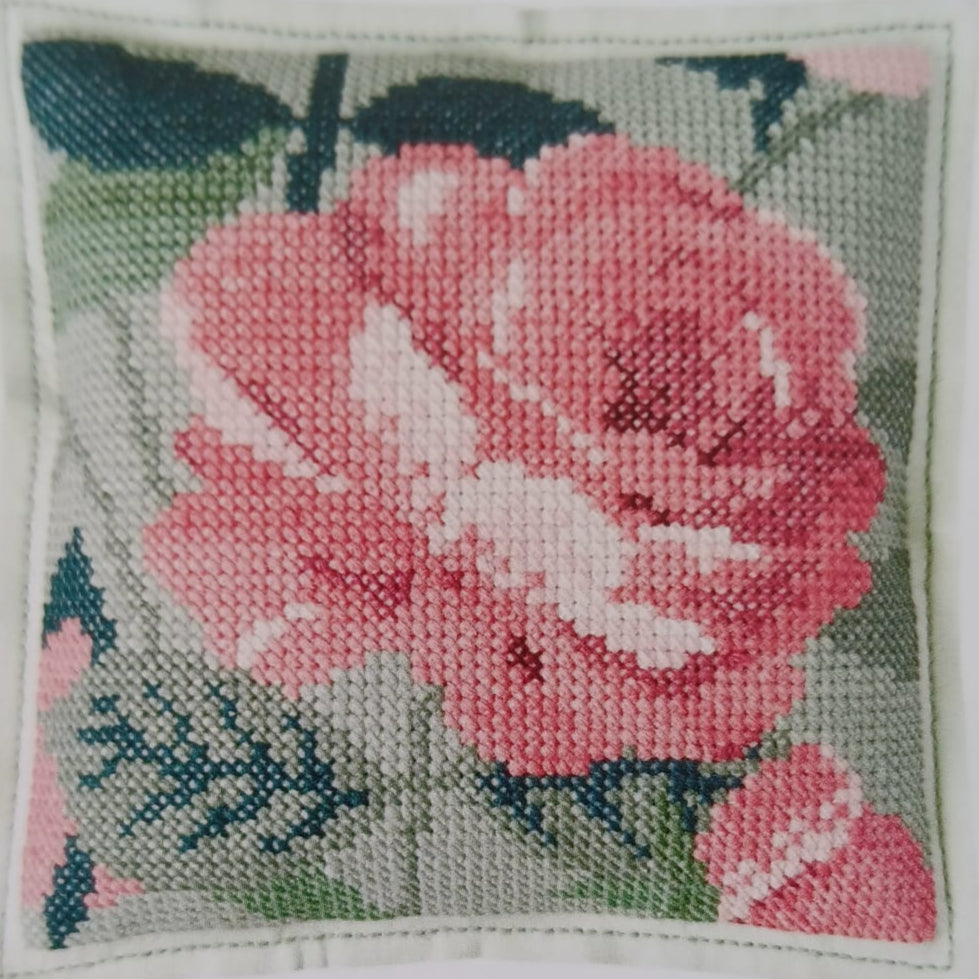 Rico Borduurkussen Roos