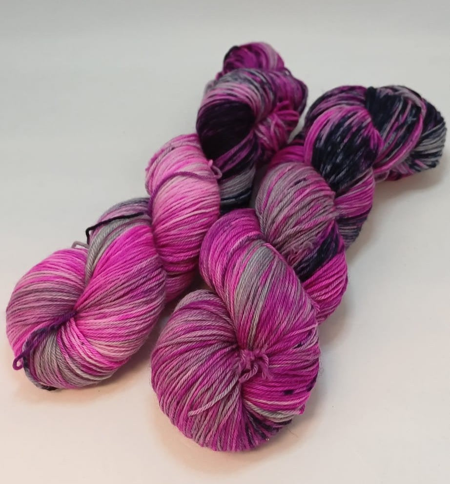 Bresni's Merino Neon Noir Twist